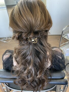 ヘアーサロン スタイルリミックス(Hair Salon Styleremix) 上品なハーフアップ