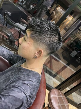 ムア(MUA) スキンフェード フェザーアップ