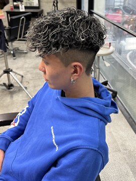 イーラ(era) メッシュスペインカールスパイラルパーマ平巻き波巻きパーマ