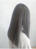 秋のチャコールグレー暗髪ロング