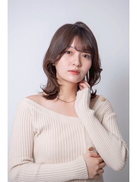 ルフュージュ バイ プロデュース 相模大野店(Refuge by Produce) 外ハネミディアム/ココアブラウン/バタフライカット