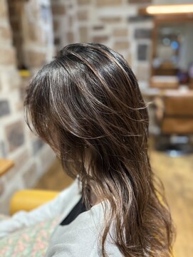 オッジ 六本松店(oggi) シャドウルーツカラーonレイヤースタイル