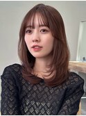 顔周りレイヤーカットくびれヘアミルクティーベージュカラー