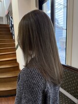 ルクール(Le Coeur)&nbsp;ハイライトを効かせた柔らかなオリーブベージュ