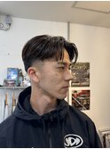 前下がりセンターパートテーパーフェード