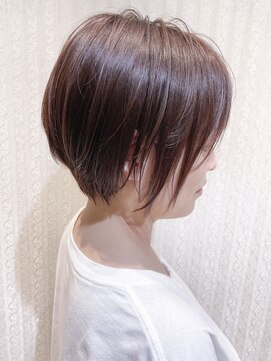 ルアナ(Luana) 前下がりのショートボブ