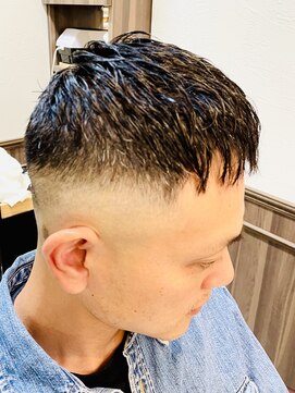 ミリオンバックス 上野(Million Bucks) 韓国マッシュ/フェードカット/ニュアンスパーマ/スペインカール