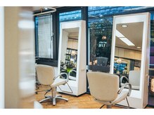 ヘアーメイク タムタム(HAIR MAKE TAMTAM)の雰囲気（開放感のある『街中』のアットホームサロン）