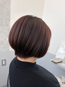 トッカ 茨木(tocca) 大人のためのショートボブ×ローズレッド