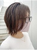 レイヤー前下が大人切りっぱなしボブ
