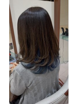 ユニックス 浦和店(UNIX) レイヤーカット×インナーカラー【個性派ブルーカラー】