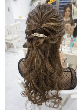 リサ 恵比寿(risa.) 大人シンプルハーフアップ