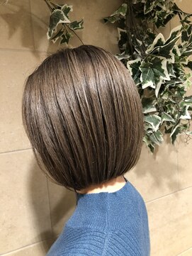 リー ヴィータ 上新庄(Lee Vita) フォギーベージュ×ボブ