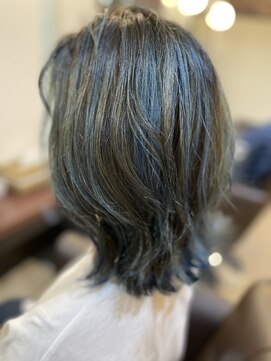 ヘアー デザイン トゥナンテ(hair design tunante) ブルー