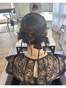 オウン(AUN) タイトツインシニヨン