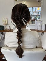 ヘアーアンドメイクアップモパ&nbsp;編み下ろしスタイル