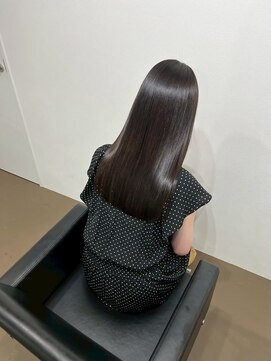 イオエ 元町(ioe) 前髪/暗髪カラー/艶カラー/小顔カット/髪質改善/縮毛矯正/黒髪