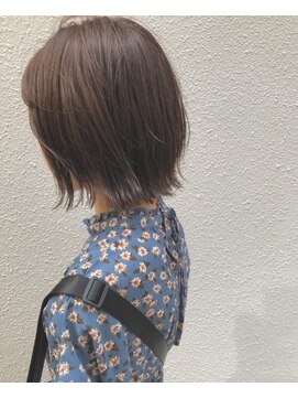 レボルトヘアー(R EVOLUT hair) 《Kim》グレーパール　シンプルボブ