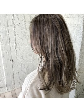 ペネロープ(Penelope) ［新宿］ハイライト/グレージュ/フェイスフレーミング 担当 夕島