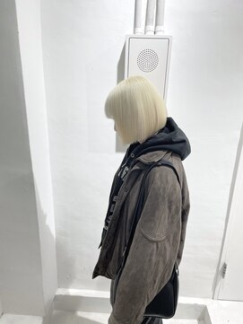 ミュー(Mu) 地毛からのホワイトブロンドカラー