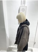 地毛からのホワイトブロンドカラー