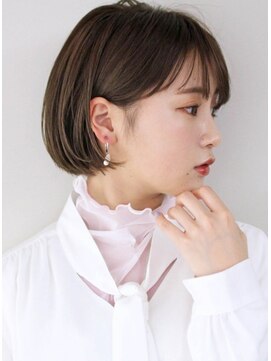 サーカス バイ ビュートリアム 青山(CIRCUS by BEAUTRIUM) 内巻き　シンプル　ミニボブ　ボブ　伸ばしかけボブ　青山