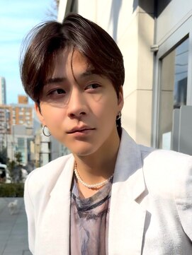 ノラ シブヤ(NORA) センターパートメンズカット韓国ヘアダウンパーマ刈り上げなし