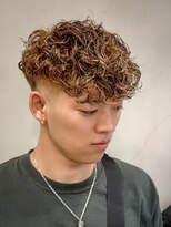 メンズサロン ガウディ 三宮店(men's salon Gaudi)&nbsp;スペインカールカールパーマ×メンズ刈り上げ×ハイライトカラー