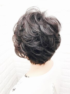 ミッシェル アフロート(michelle afloat) カリスマミセスをつくるラウンドCカーブカットのSHIZUO