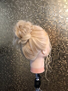 セットサロンエイト(set salon 8eight.) お団子アップ