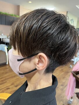 ヘアーフォルサ(HAIR FORZA) ライトマッシュ刈り上げ女子
