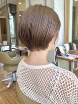 ビュートリアム 南青山(BEAUTRIUM)&nbsp;丸みが可愛い大人のショートボブ！グレージュ　イルミナカラー