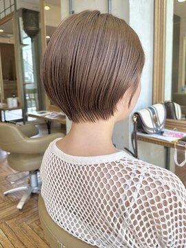 ビュートリアム 南青山(BEAUTRIUM) 丸みが可愛い大人のショートボブ!グレージュ イルミナカラー