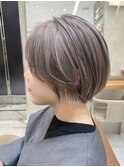 外ハネバブレイヤー顔まわりホワイトグレージュブリーチヘア
