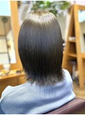 オリーブカラー　切りっぱなしボブ