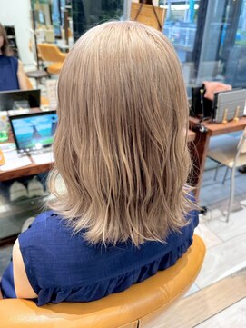 TJ天気予報 3t 日進店 セミロング/ハイトーンベージュ/デザインカラー/トリートメント