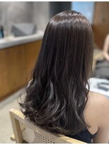 ニーイチイチ(211)&nbsp;美髪/暗めカラー/ フェミニンロング