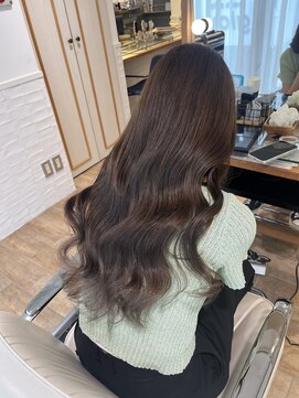 ネオリーブ チロル 横浜西口店(Neolive CiroL.) シアーベージュ グラデーションカラー くびれヘア