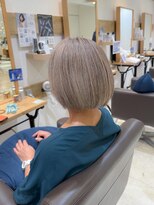 ミラバイケンジ 藤沢(Mira by KENJE)&nbsp;白髪ぼかしハイライトカラー30代40代50代ブルーグレージュ