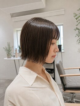 梅田ボブ/縮毛矯正ボブ/似合わせボブ/髪質改善縮毛矯正 es大阪梅田店の写真/【思わず触れたくなる質感】毛先まで潤う厳選トリートメントで、誰もが憧れる最高峰のうるツヤ髪へ。