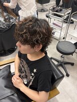 モク(mok)&nbsp;無造作がかっこいい！波巻きパーマ