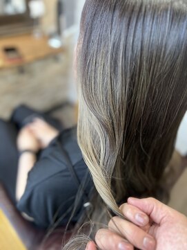 アトリエナガノ(atelier nagano) ニュアンスカラー/センターパート/ツヤ髪スタイル/ブルージュ