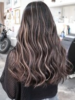 マリアナ(Mariana)&nbsp;ハイライトショートヘアレイヤーカットダブルカラー