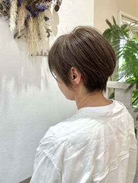 フゥカ 類家店(fuka) 青森八戸　白髪カバー　グレージュショート　40代50代60代