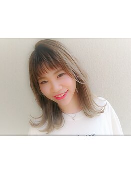 ダメージレスで透明感のある色味を実現！トレンドの外国人風カラーも、透明感たっぷりの仕上がりに♪