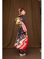 モック(moc)&nbsp;女性らしい振袖の着付け