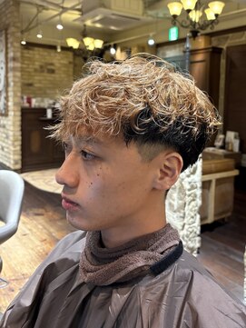 モナン(monan) ツーブロパーマ抜きっぱなしブロンド波巻きツイストスパイラル