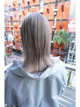 シィーム(cime) ホワイトグレージュカラー