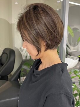 hair salon Heir【4月19日NEW OPEN(予定)】 ナチュラルに馴染むグレイカラーショート