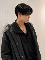 トリッカ シブヤ(TRICCA SHIBUYA)&nbsp;センターパートマッシュ/韓国風ショート/耳掛けヘア